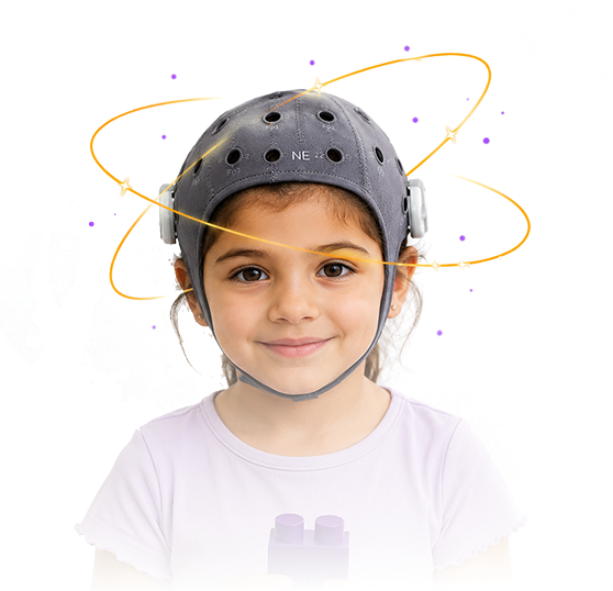 Niña con equipo de neuromodulación cerebral en una imagen explicativa sobre el funcionamiento de esta tecnología.