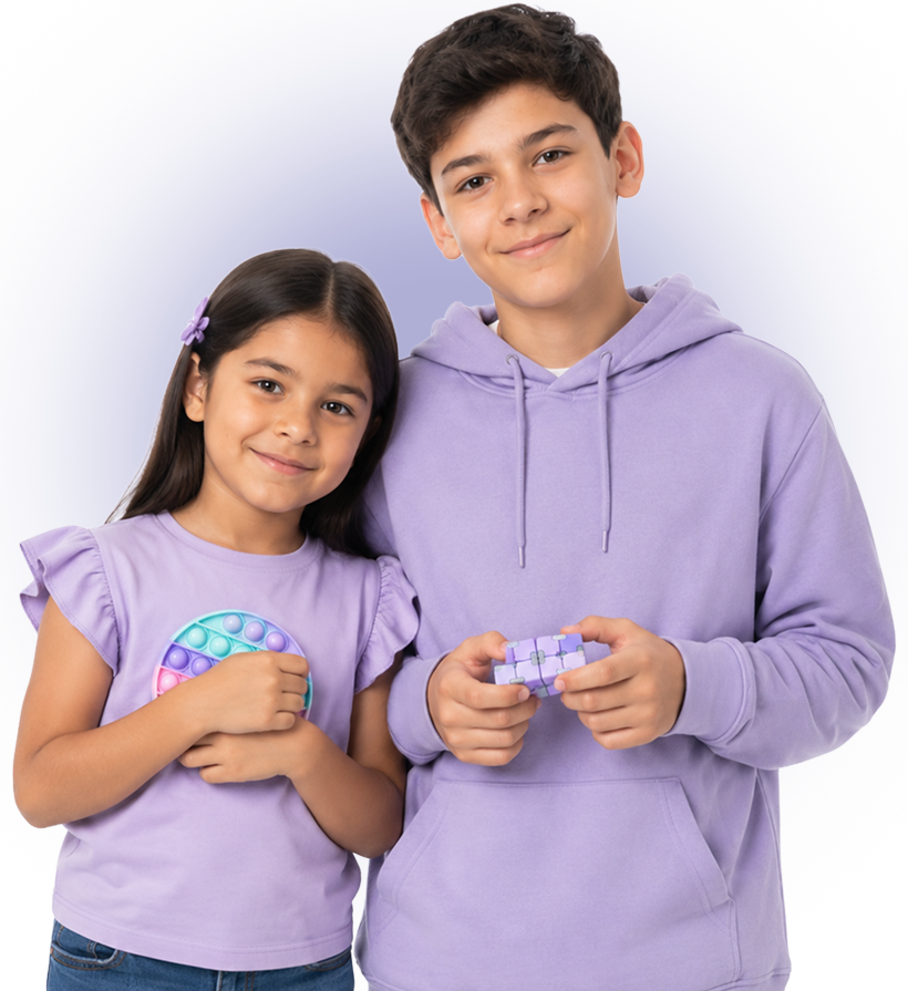 Niña y adolescente sosteniendo objetos sensoriales en una imagen sobre neuromodulación cerebral y trastornos del neurodesarrollo.